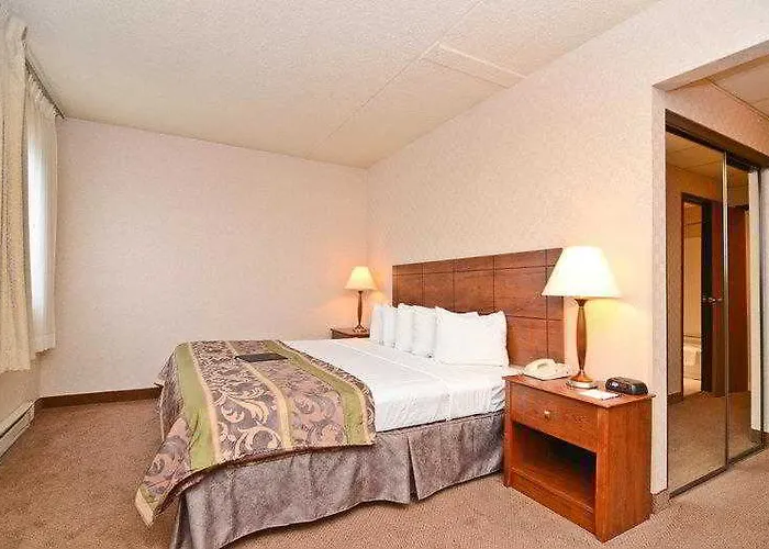 Hotel Ramada By Wyndham Fargo