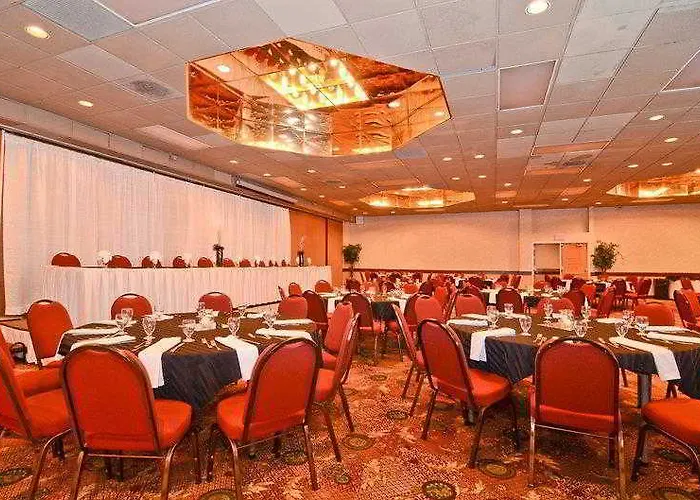 Ramada By Wyndham Hotel Fargo