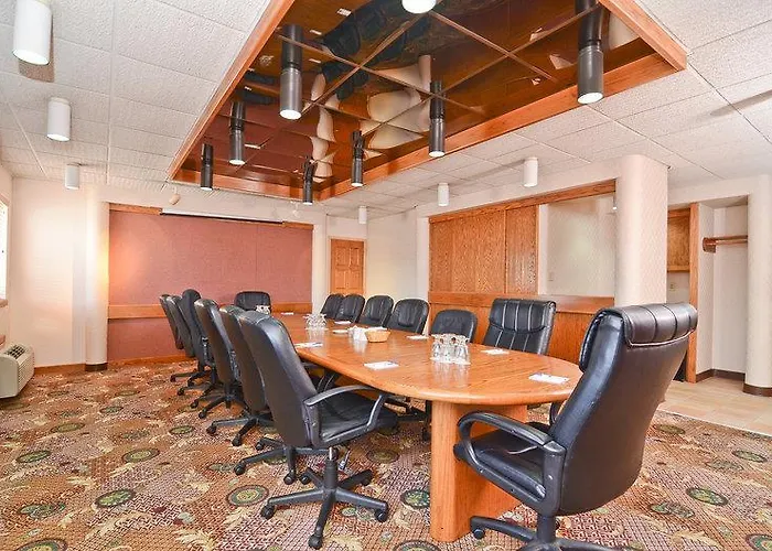 Ramada By Wyndham Hotel 2*