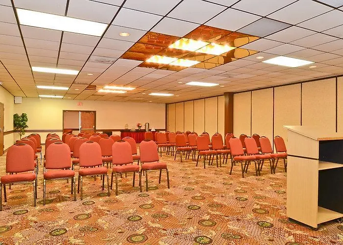 Hotel Ramada By Wyndham Fargo